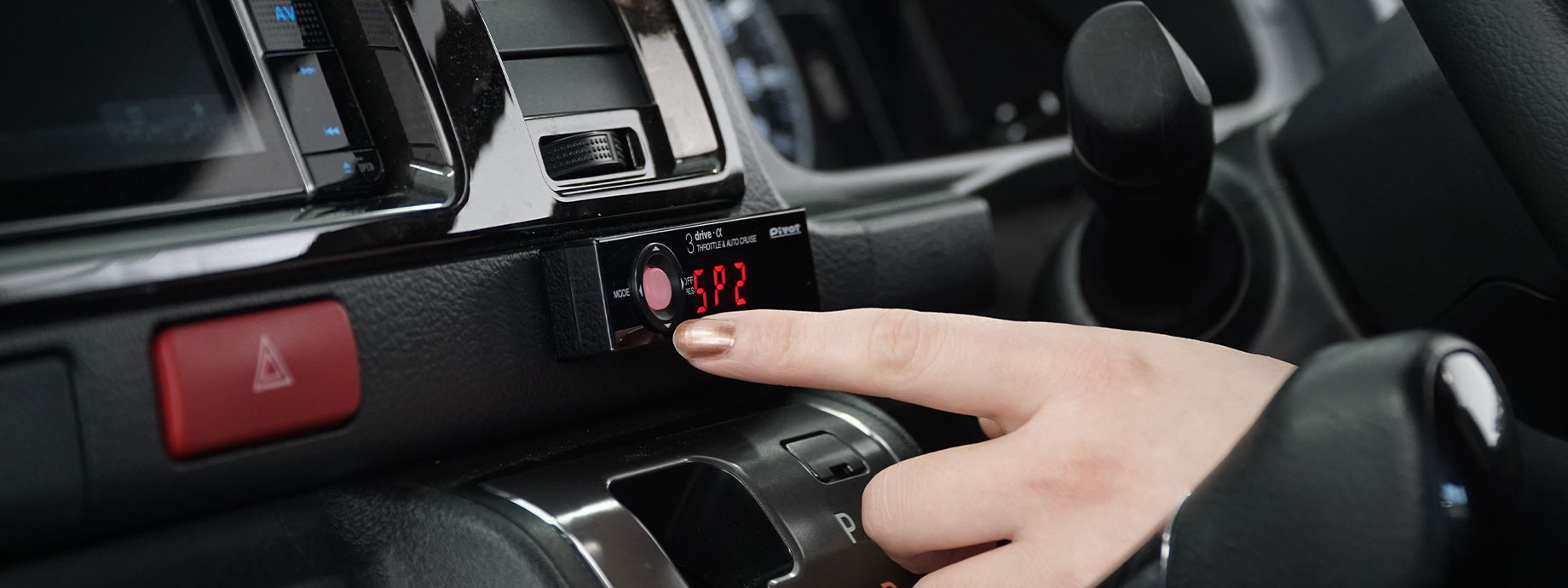 ハイエースPIVOTスロットルコントローラー（3-drive-α） 3DA-T（3-drive・αトヨタ純正スイッチ対応品） | オートクルーズ